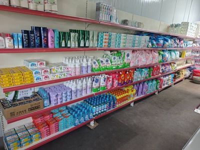 温宿县日用品批发市场 区域消费的供应链枢纽